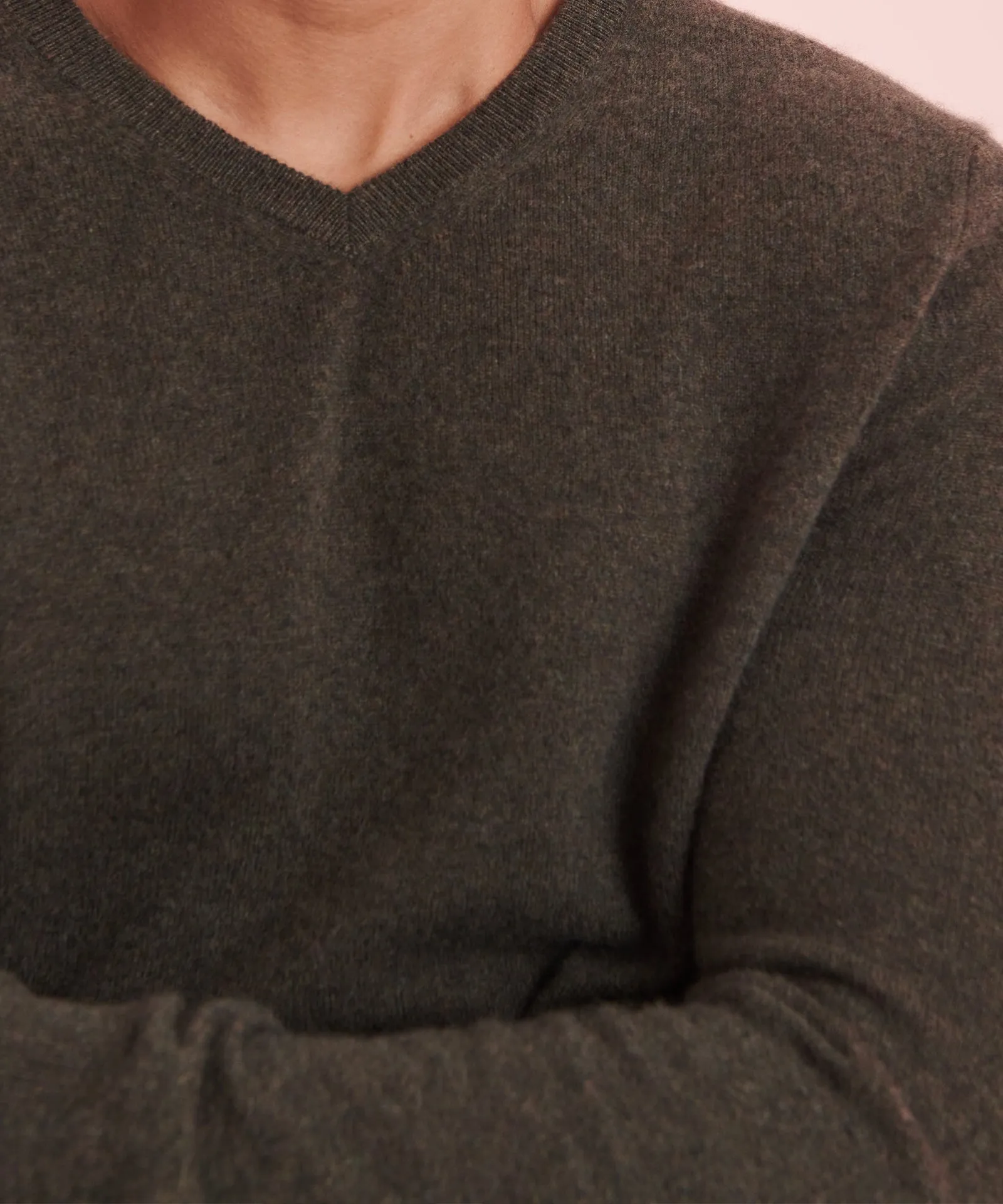 The Original Cashmere V-Neck Sweater Men's